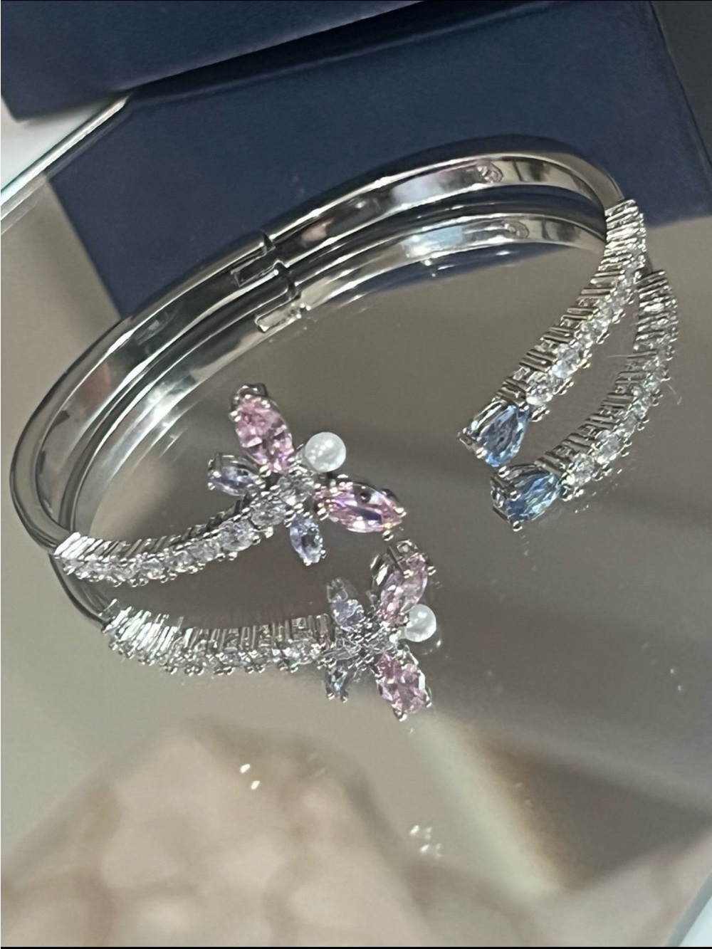 Simple dragon fly pendant cuff bracelet with swarovski element rhodium